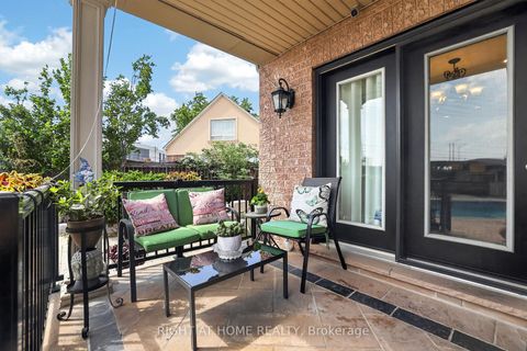 Photo 33 at 66 Sanremo Court, West Woodbridge, Vaughan