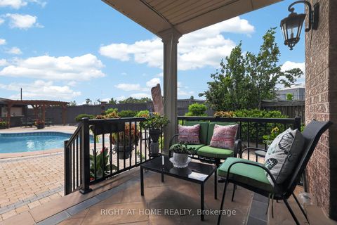 Photo 34 at 66 Sanremo Court, West Woodbridge, Vaughan