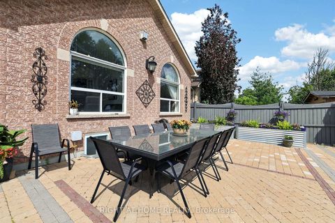 Photo 36 at 66 Sanremo Court, West Woodbridge, Vaughan