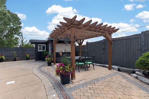 Photo 40 at 66 Sanremo Court, West Woodbridge, Vaughan