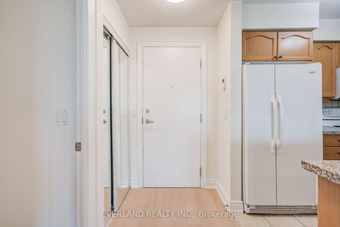 Photo 5 at 707 - 15 Greenview Avenue, Newtonbrook West, Toronto