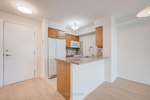 Photo 7 at 707 - 15 Greenview Avenue, Newtonbrook West, Toronto