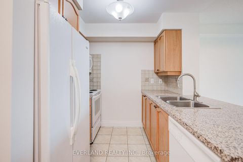Photo 10 at 707 - 15 Greenview Avenue, Newtonbrook West, Toronto