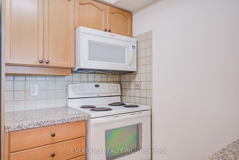 Photo 12 at 707 - 15 Greenview Avenue, Newtonbrook West, Toronto