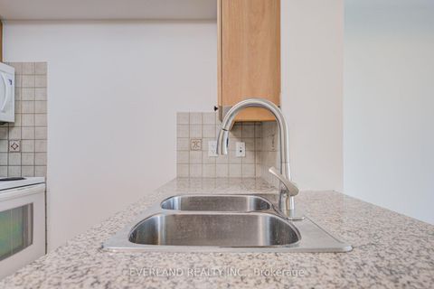 Photo 13 at 707 - 15 Greenview Avenue, Newtonbrook West, Toronto
