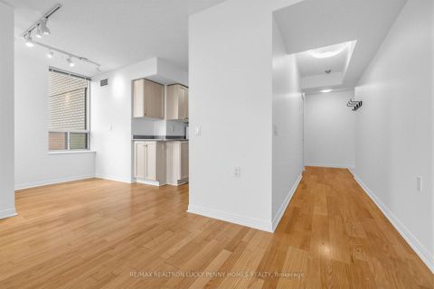 Photo 17 at 807 - 2800 Warden Avenue, L'Amoreaux, Toronto