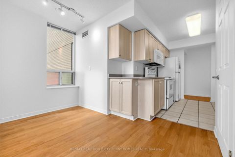 Photo 18 at 807 - 2800 Warden Avenue, L'Amoreaux, Toronto