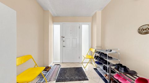 Photo 3 at 17 Chipwood Crescent, Pleasant View, Toronto