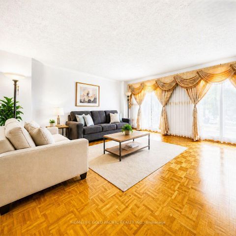 Photo 10 at 17 Chipwood Crescent, Pleasant View, Toronto