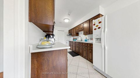 Photo 18 at 17 Chipwood Crescent, Pleasant View, Toronto