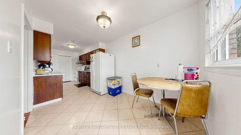Photo 21 at 17 Chipwood Crescent, Pleasant View, Toronto