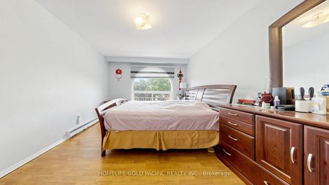 Photo 31 at 17 Chipwood Crescent, Pleasant View, Toronto