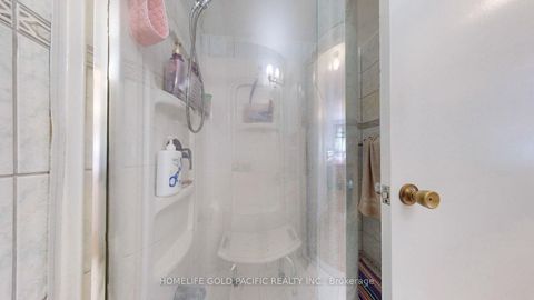 Photo 33 at 17 Chipwood Crescent, Pleasant View, Toronto