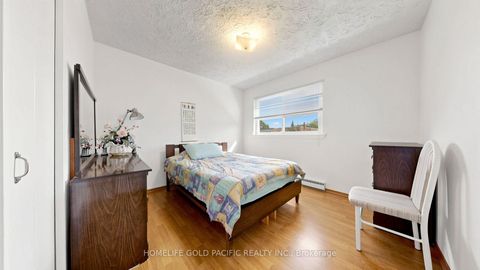 Photo 35 at 17 Chipwood Crescent, Pleasant View, Toronto
