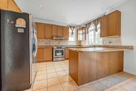 Photo 13 at 180 Coltrane Drive, Patterson, Vaughan