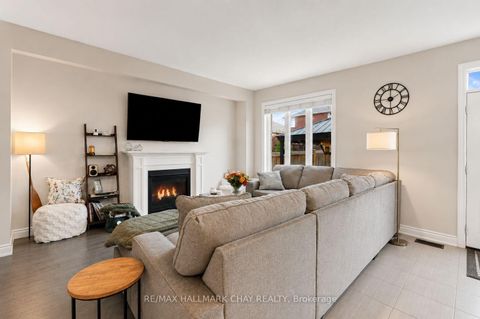Photo 13 at 23 Nathan Crescent, Painswick South, Barrie