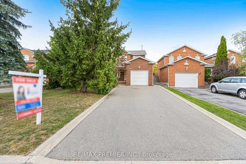 Photo 1 at 90 Pentland Crescent, Maple, Vaughan