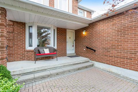 Photo 2 at 90 Pentland Crescent, Maple, Vaughan
