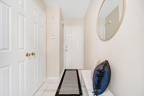 Photo 3 at 90 Pentland Crescent, Maple, Vaughan