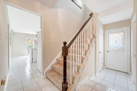 Photo 5 at 90 Pentland Crescent, Maple, Vaughan