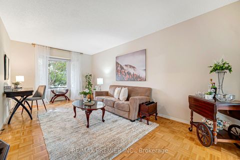 Photo 9 at 90 Pentland Crescent, Maple, Vaughan