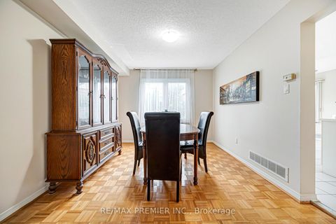 Photo 12 at 90 Pentland Crescent, Maple, Vaughan