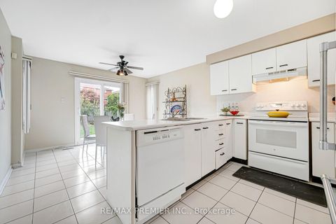 Photo 15 at 90 Pentland Crescent, Maple, Vaughan