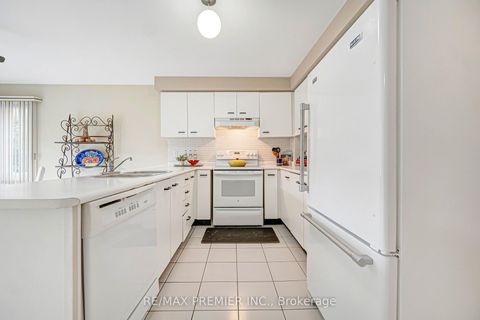 Photo 16 at 90 Pentland Crescent, Maple, Vaughan