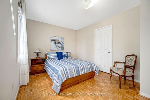 Photo 32 at 90 Pentland Crescent, Maple, Vaughan