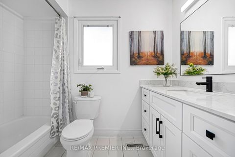 Photo 33 at 90 Pentland Crescent, Maple, Vaughan