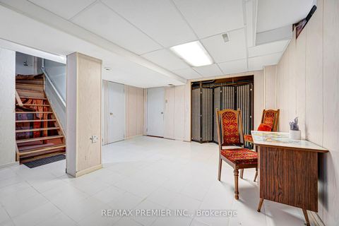 Photo 36 at 90 Pentland Crescent, Maple, Vaughan