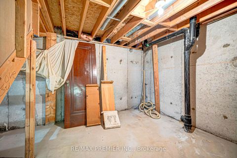 Photo 40 at 90 Pentland Crescent, Maple, Vaughan