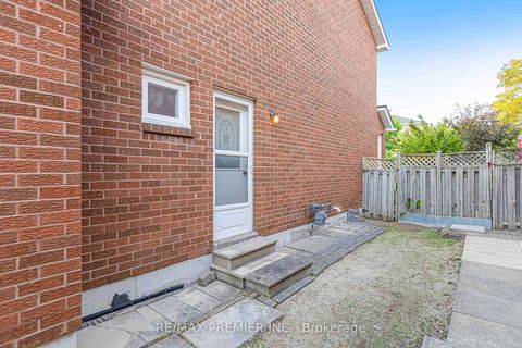 Photo 42 at 90 Pentland Crescent, Maple, Vaughan