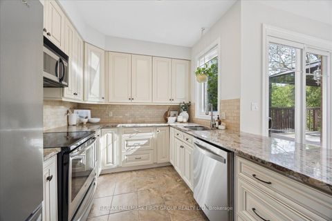 Photo 8 at 1028 Highbrooke Court, Pinecrest, Oshawa