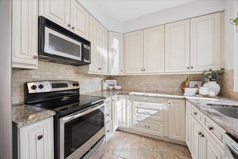 Photo 9 at 1028 Highbrooke Court, Pinecrest, Oshawa
