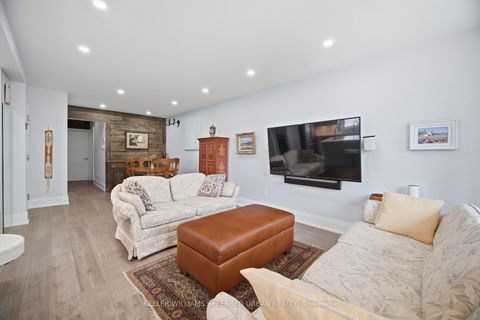 Photo 3 at 4 Cameo Crescent, Smythe, Toronto