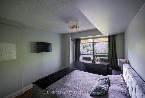 Photo 6 at 210 - 20 North Park Road, Beverley Glen, Vaughan