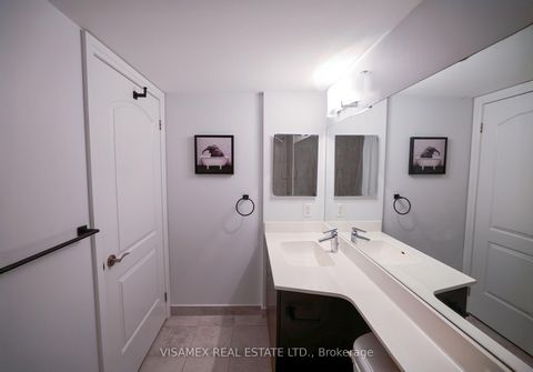 Photo 8 at 210 - 20 North Park Road, Beverley Glen, Vaughan
