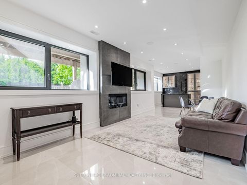 Photo 33 at 16 Sanderson Crescent, North Richvale, Richmond Hill