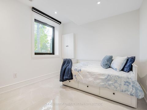 Photo 34 at 16 Sanderson Crescent, North Richvale, Richmond Hill