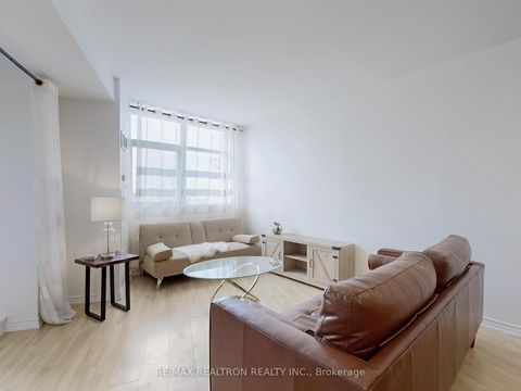 Photo 8 at 401 - 9225 Jane Street, Maple, Vaughan