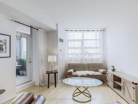 Photo 9 at 401 - 9225 Jane Street, Maple, Vaughan