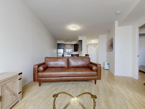 Photo 11 at 401 - 9225 Jane Street, Maple, Vaughan