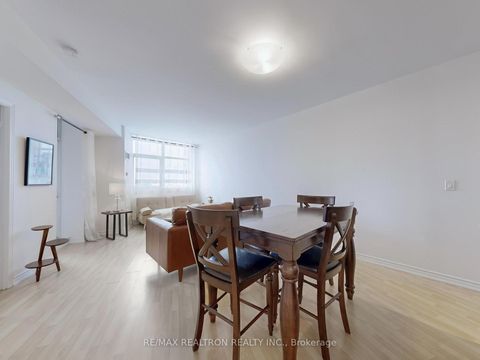 Photo 12 at 401 - 9225 Jane Street, Maple, Vaughan
