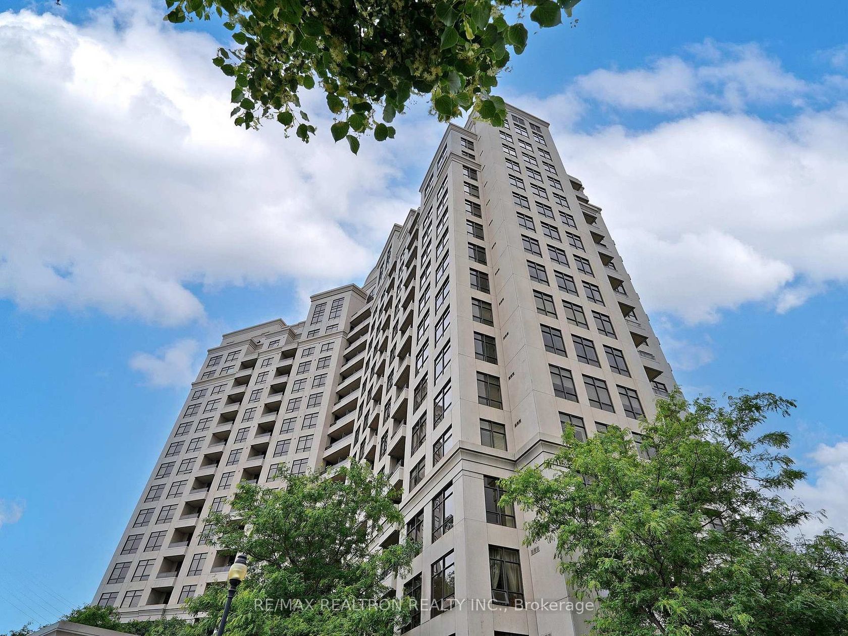 401 - 9225 Jane Street, Maple, Vaughan photo number 2