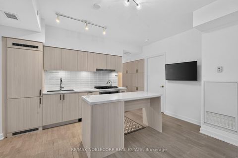 Photo 7 at 1911 - 501 St Clair Avenue W, Casa Loma, Toronto