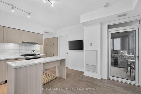 Photo 9 at 1911 - 501 St Clair Avenue W, Casa Loma, Toronto
