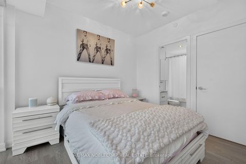 Photo 12 at 1911 - 501 St Clair Avenue W, Casa Loma, Toronto