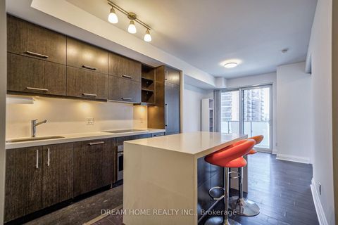 Photo 10 at 709 - 1080 Bay Street, Bay Street Corridor, Toronto