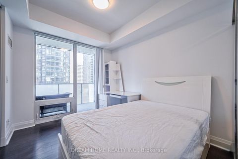 Photo 15 at 709 - 1080 Bay Street, Bay Street Corridor, Toronto